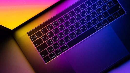 MacBook en un escritorio listo para formatear