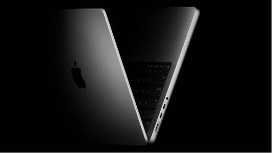 Un Macbook pro con chip m5 abriendose 