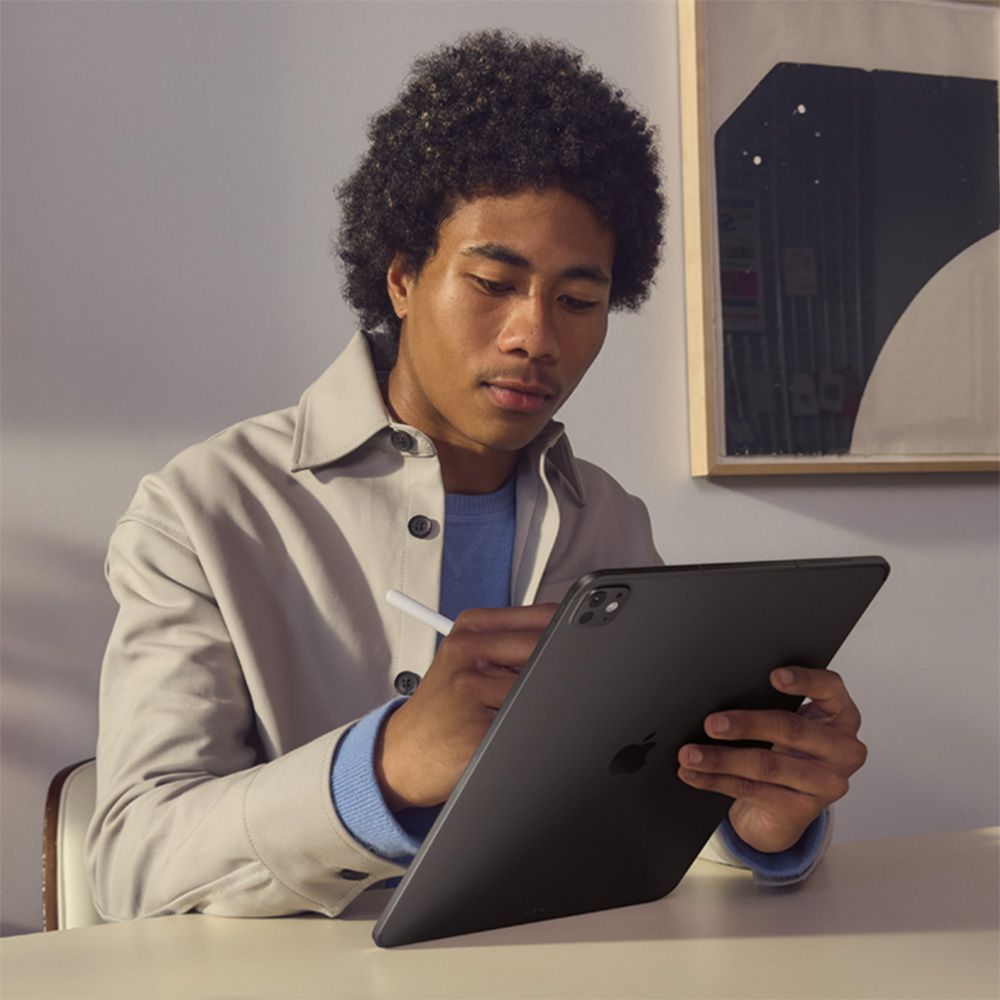 iPad_Pro_11-in_M5_Cellular_Space_Black_PDP_Image_Position_5__LAES