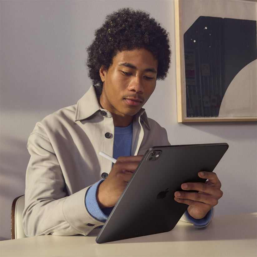 iPad_Pro_13-in_M5_Cellular_Space_Black_PDP_Image_Position_5__LAES