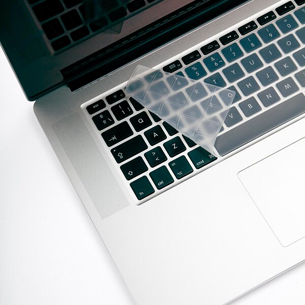 Protector de Silicona Para teclado de MacBook de 13¨ -Transparente